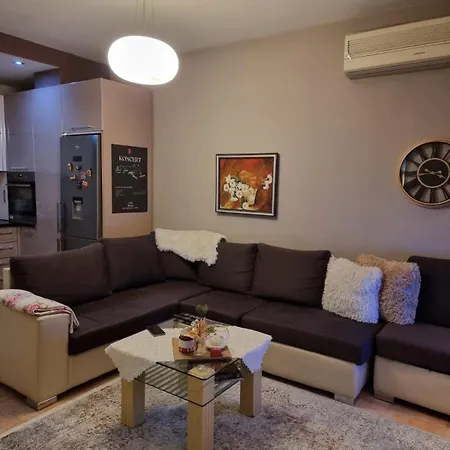 Center Apartment *